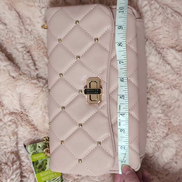 Badgley Mischka blush pink faux leather quilted crossbody purse - Picture 10 of 12